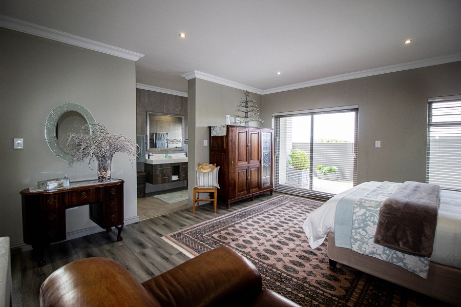 6 Bedroom Property for Sale in Kleinbaai Western Cape